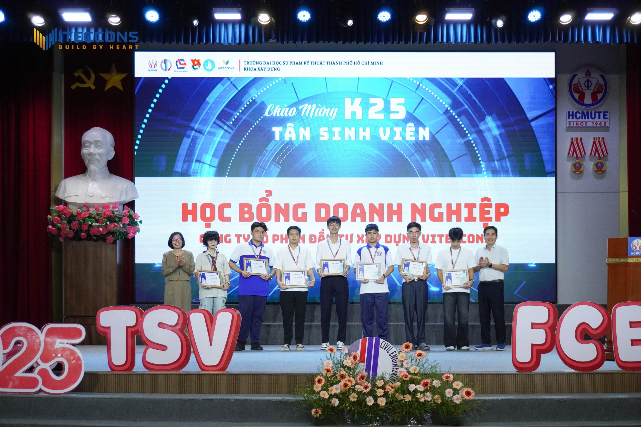VITECONS为建筑学院优秀新生颁发助学金