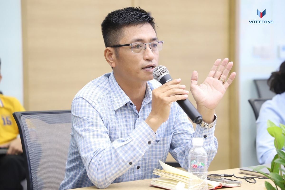 Ông Nguyễn Văn Tuấn trao đổi tại chương trình